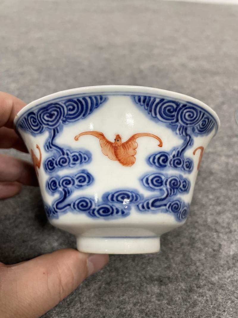 清光绪 青花矾红洪福齐天图杯、碗、盖碗、盘、匙八十三只 - 图82