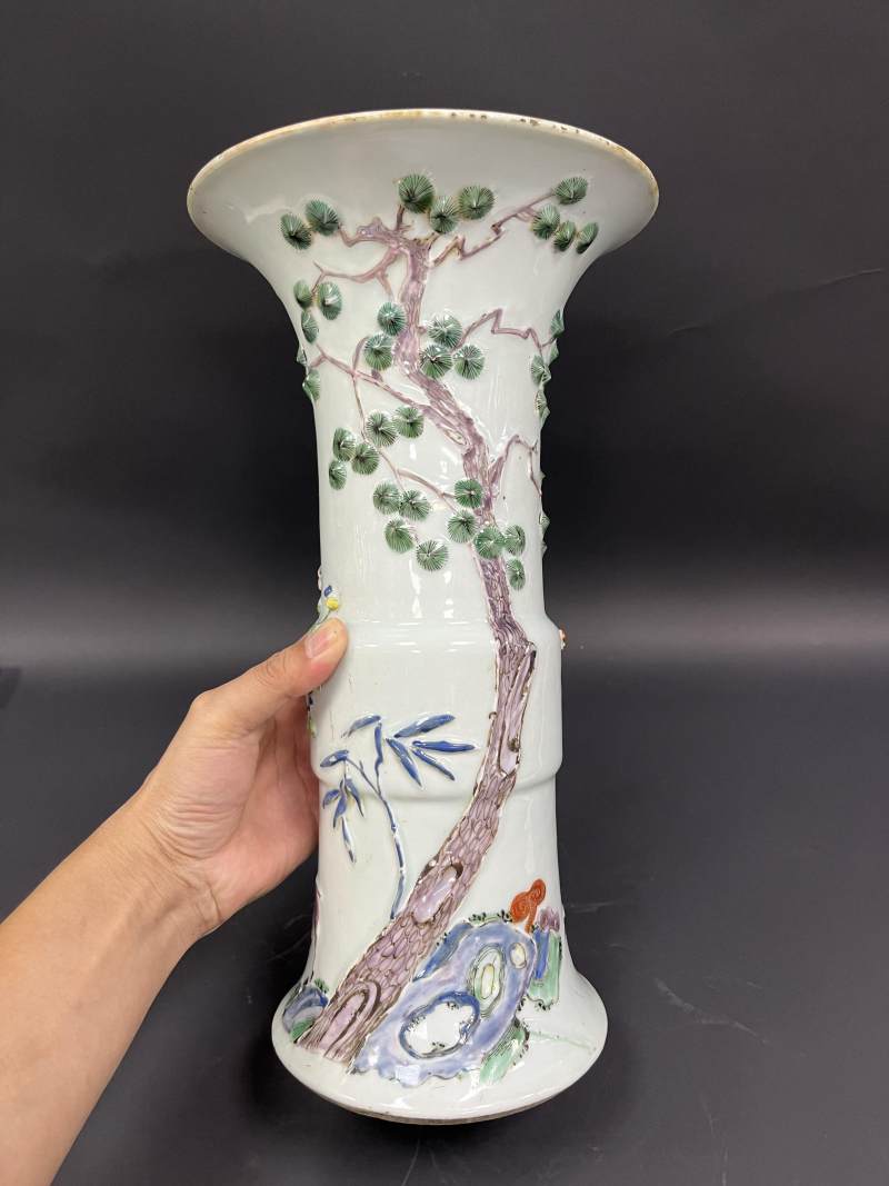 清雍正 粉彩凸雕鹤鹿同春图花觚 - 图2