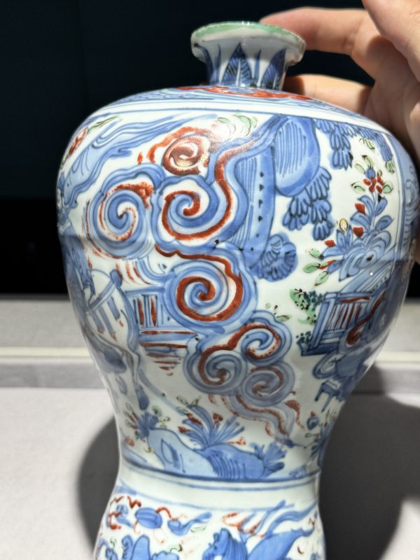 明万历 青花五彩人物故事图梅瓶 - 图31