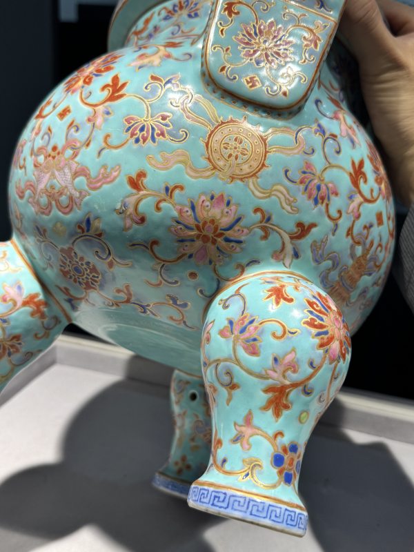 清道光 松石绿地洋彩描金莲托八宝纹朝冠耳炉（或为孤例） - 图27