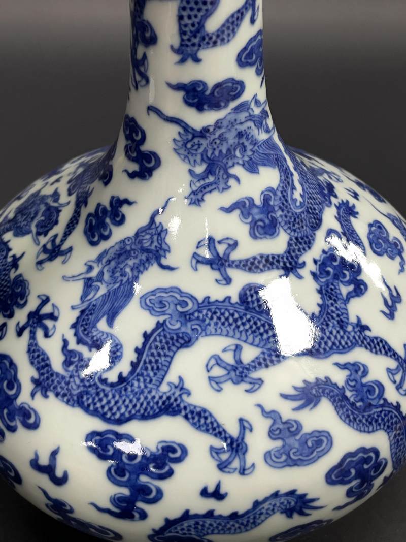 清道光 青花九龙图荸荠瓶 - 图17