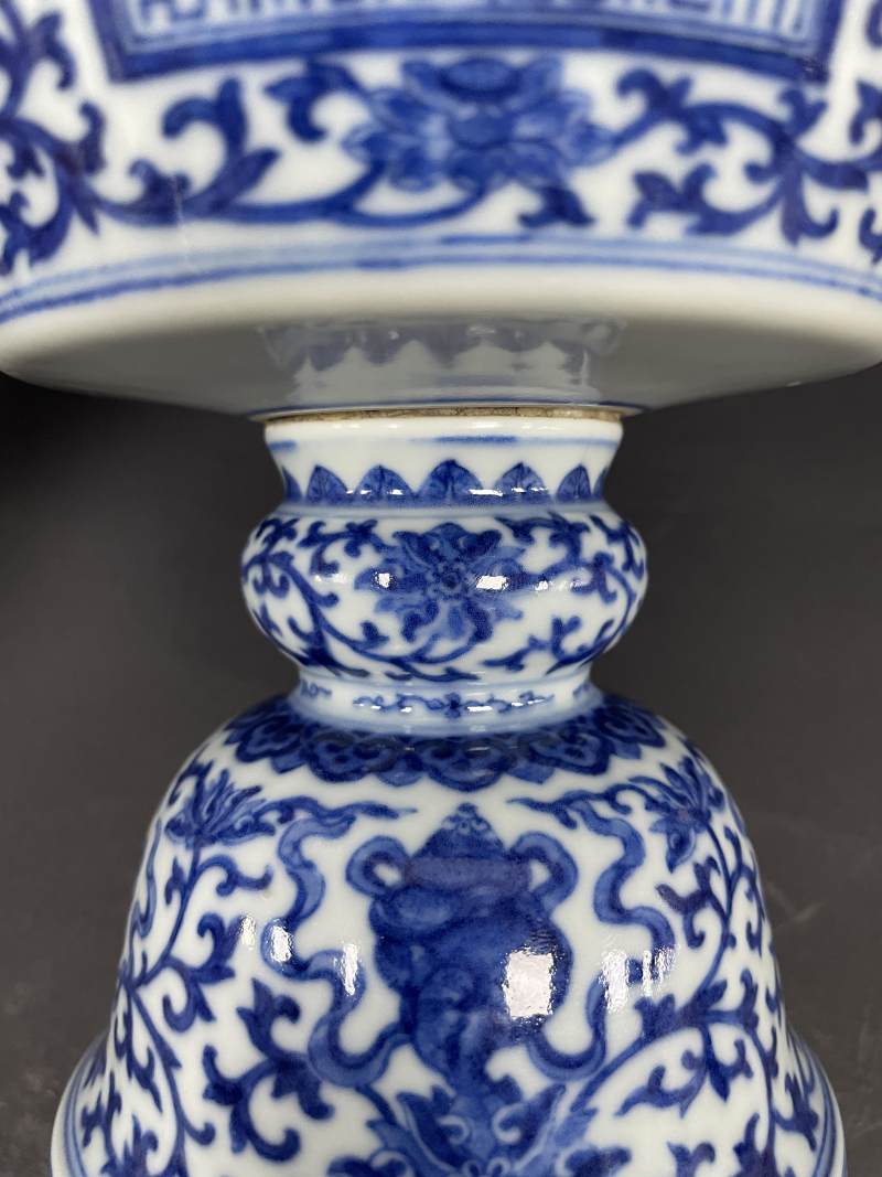 清道光 青花缠枝莲托八宝纹烛台 - 图12