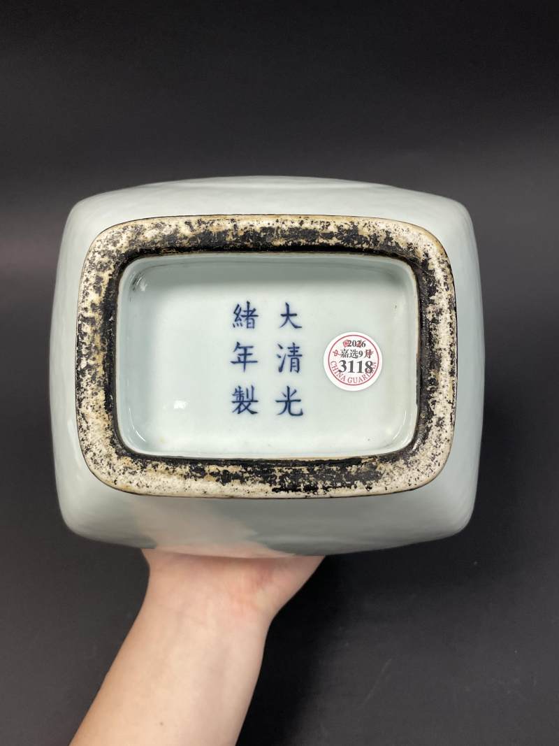 清光绪 粉青釉贯耳瓶 - 图8