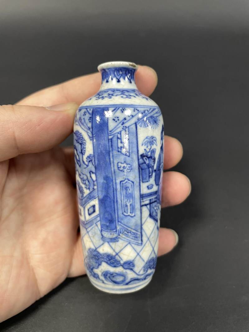 清中期 浆胎青花张敞画眉图烟壶 - 图5