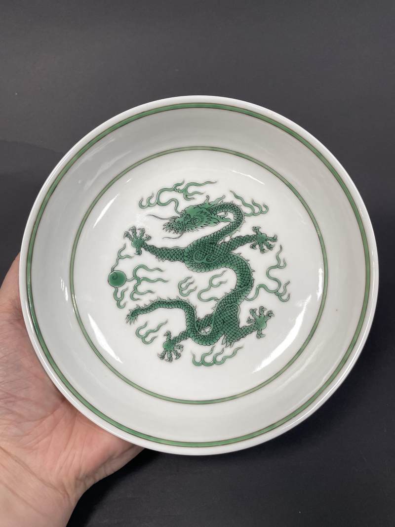 清道光 暗刻海水绿彩龙纹盘 - 图2