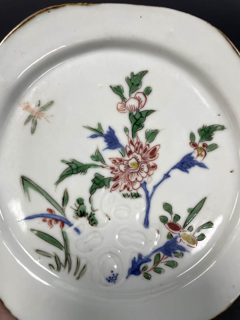 明天启 青花五彩洞石花卉纹盘一对 - 图12