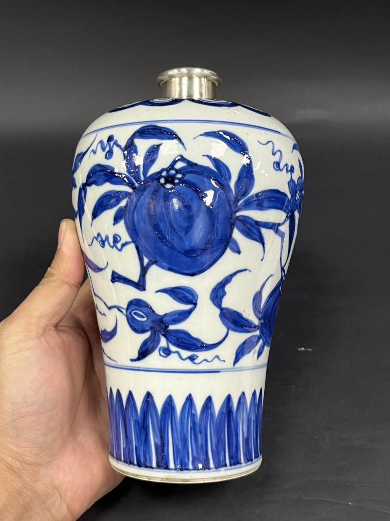 清雍正 青花瑞果纹梅瓶 - 图2