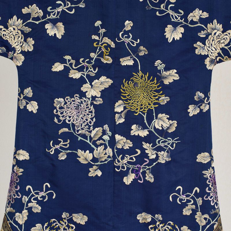 清 青石底菊花纹女服一件 - 图6