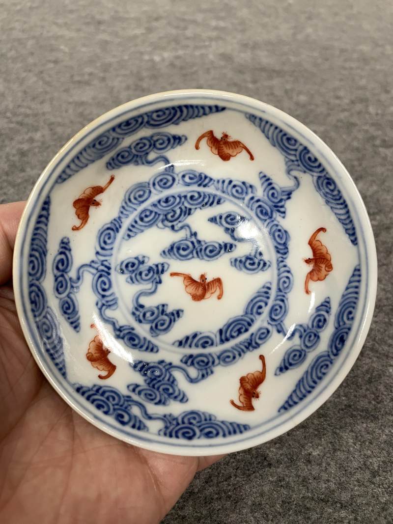 清光绪 青花矾红洪福齐天图杯、碗、盖碗、盘、匙八十三只 - 图165