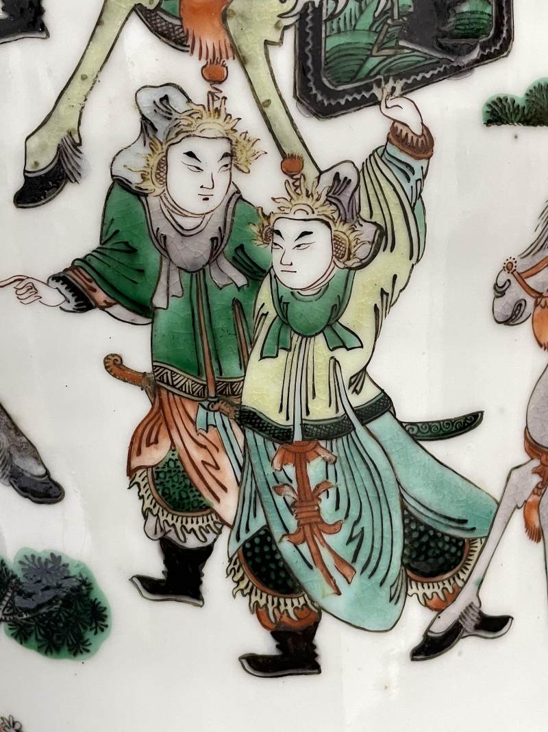 清晚期 五彩刀马人物纹大瓶 - 图12