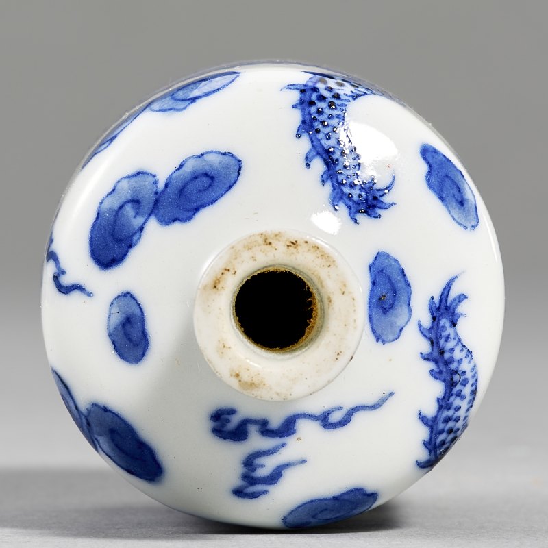 清 青花龙纹鼻烟壶 - 图6
