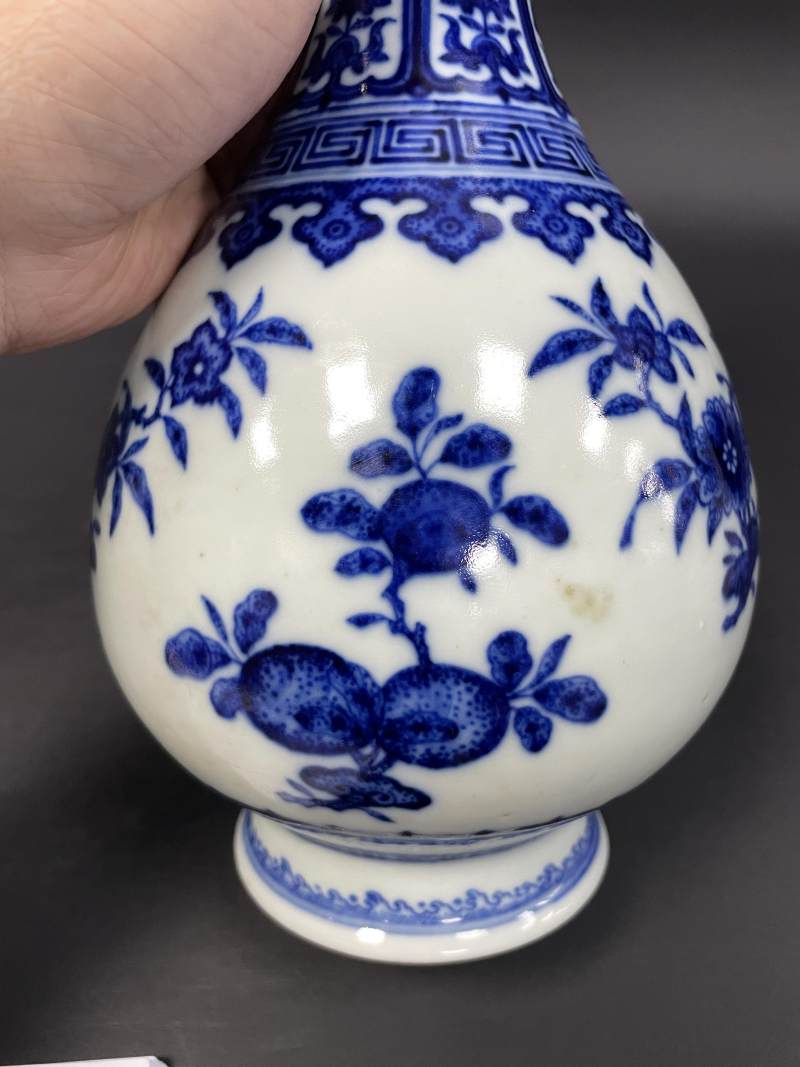 清中期 青花折枝花果纹蒜头瓶 - 图11