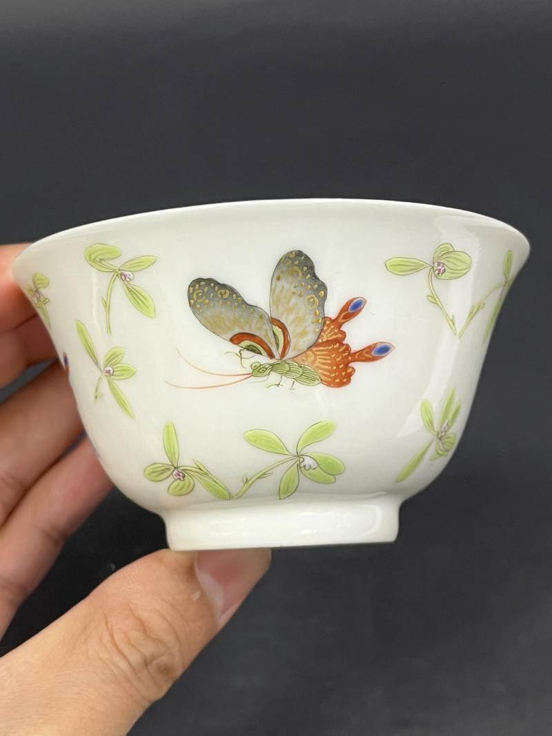清道光 粉彩花蝶纹茶圆一对 - 图3