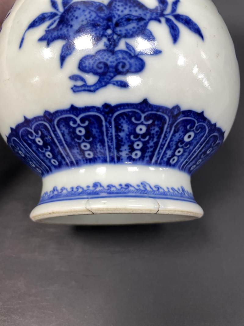 清中期 青花折枝花果纹蒜头瓶 - 图12