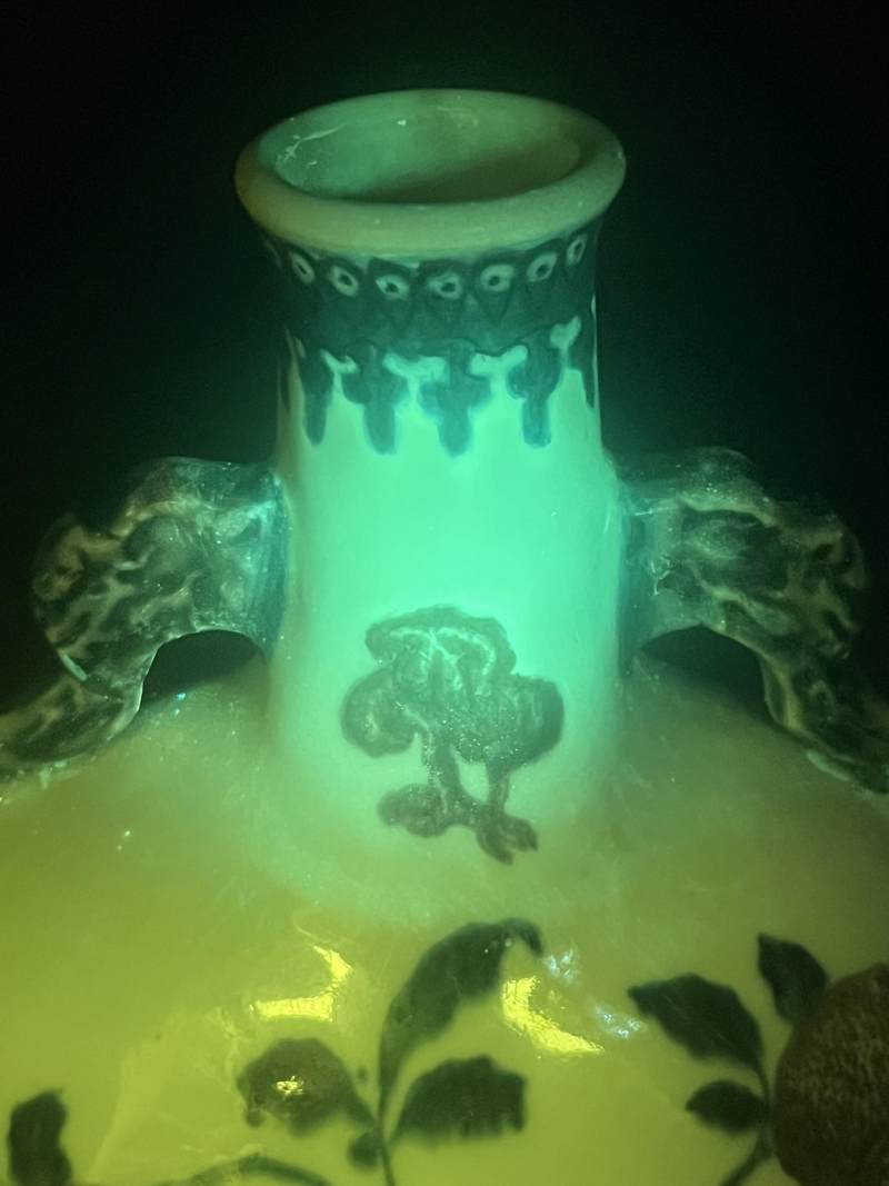 清乾隆 青花釉里红瑞果纹抱月瓶 - 图9