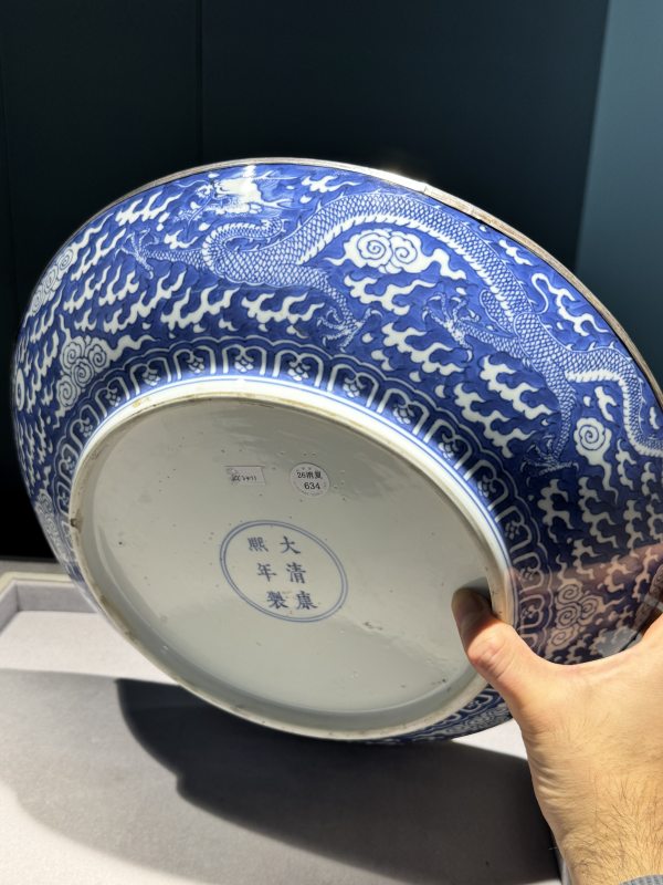 清康熙 青花留白云龙赶珠纹大盘 - 图18
