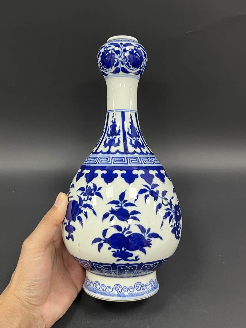 清晚期 青花折枝花果纹蒜头瓶 - 图2