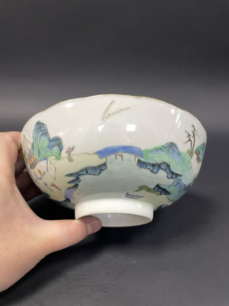 清道光 粉彩山水人物纹花口大碗 - 图7