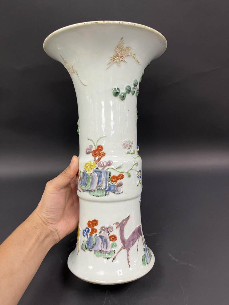 清雍正 粉彩凸雕鹤鹿同春图花觚 - 图4