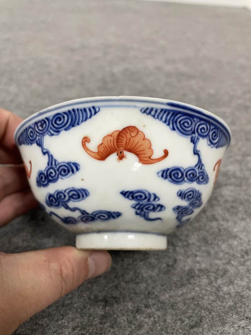 清光绪 青花矾红洪福齐天图杯、碗、盖碗、盘、匙八十三只 - 图35