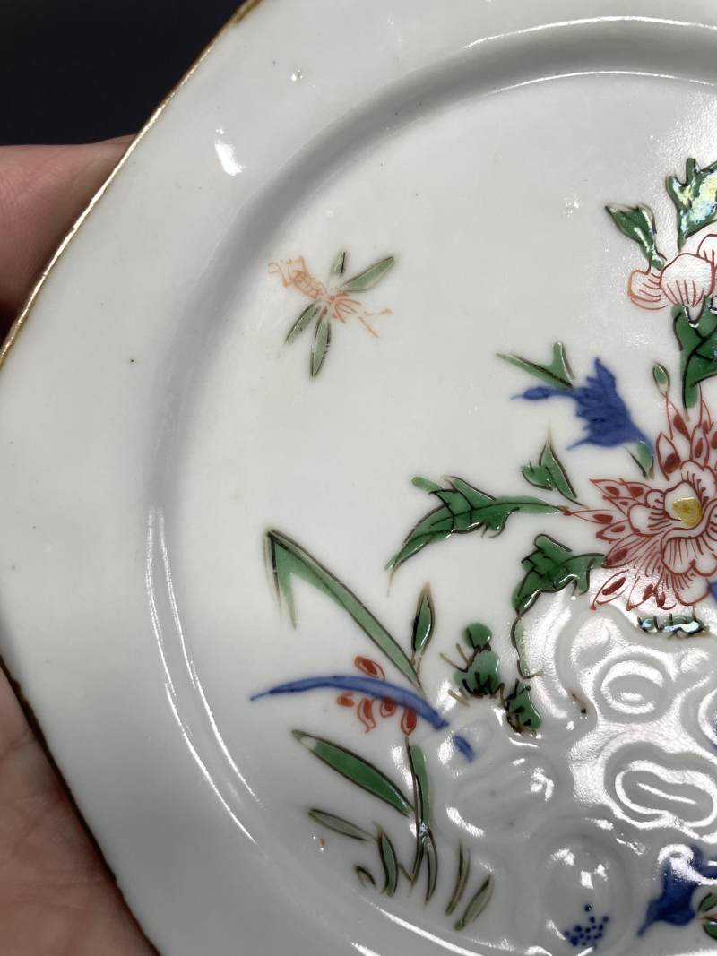 明天启 青花五彩洞石花卉纹盘一对 - 图13