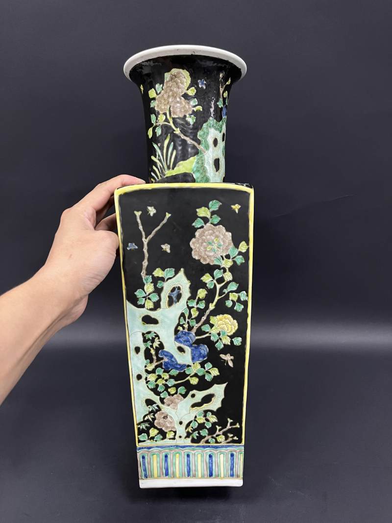 清晚期 墨地素三彩四季花卉纹天圆地方瓶一对 - 图23