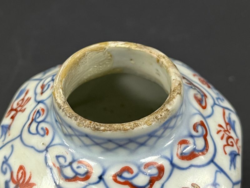 明天启五年（1625年） 青花矾红花卉纹八方小罐 - 图8