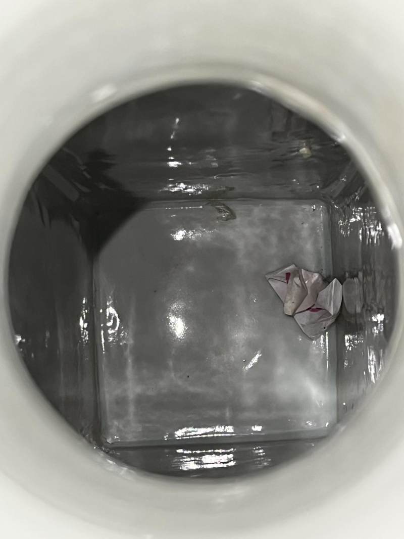 清晚期 墨地素三彩四季花卉纹天圆地方瓶一对 - 图7