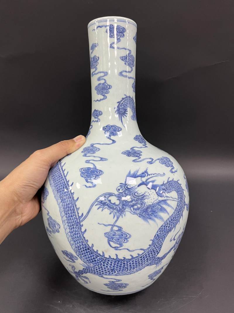 清雍正-乾隆 青花云龙纹小天球瓶 - 图2