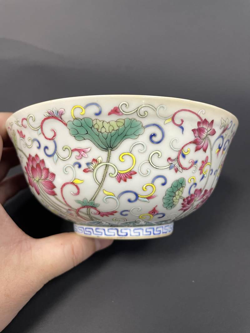清宣统 内青花外粉彩荷塘图碗 - 图6