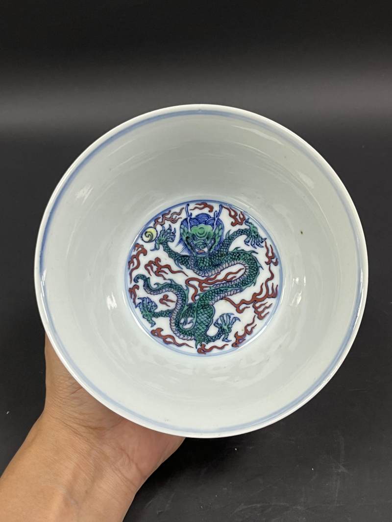 清雍正 斗彩云龙纹马蹄碗一对 - 图3