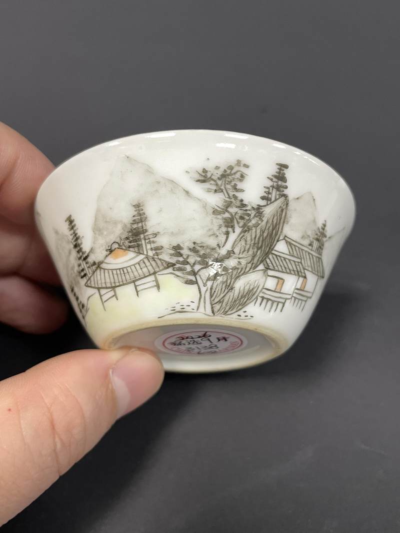 清乾隆 粉彩山水纹马蹄套杯六只 - 图24