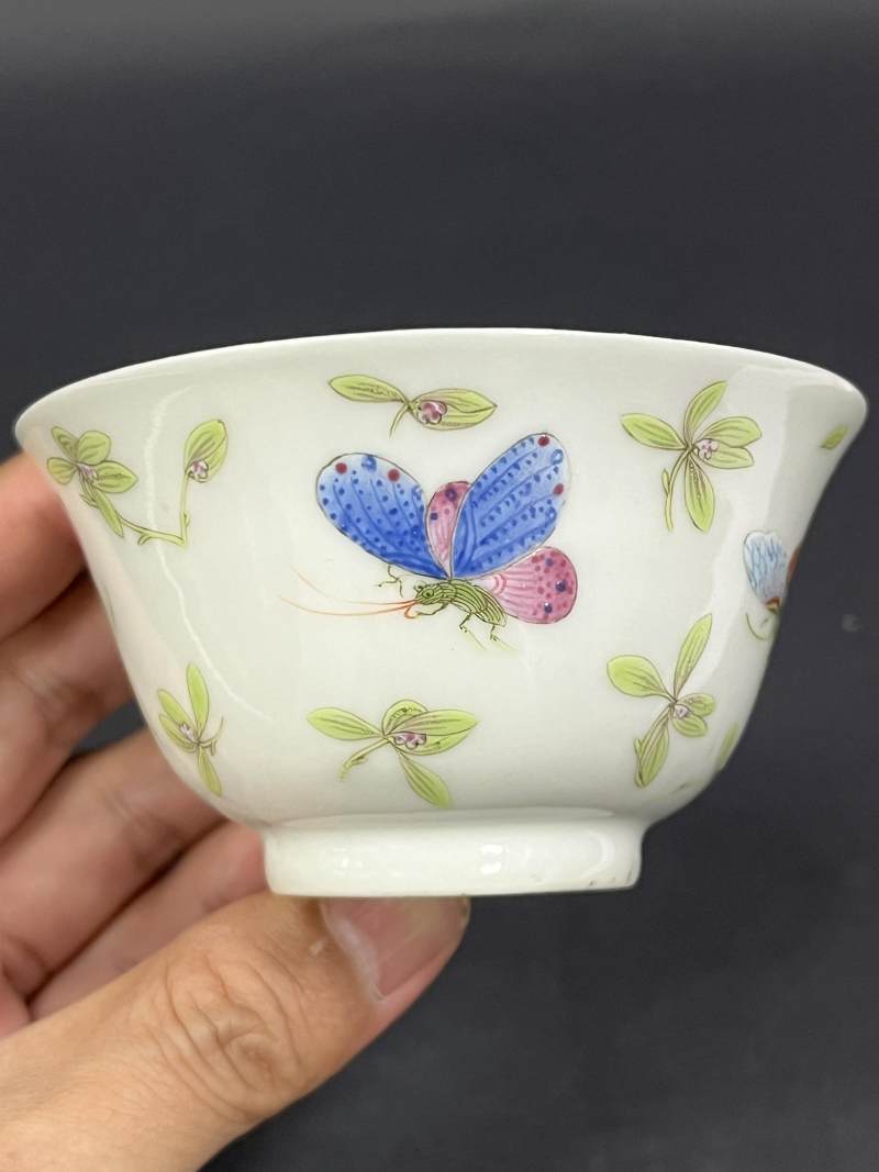 清道光 粉彩花蝶纹茶圆一对 - 图5