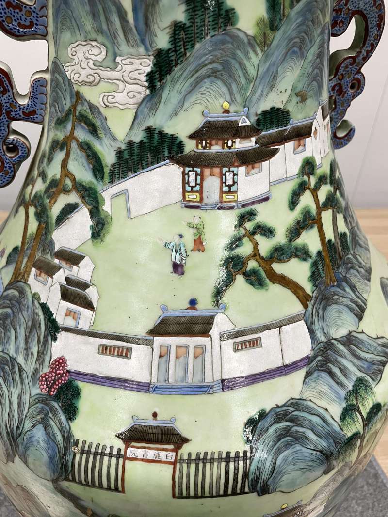 清中期 粉彩江西十景山水楼阁图螭耳大瓶 - 图12