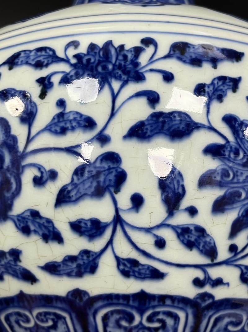 清乾隆 青花缠枝莲纹赏瓶 - 图14