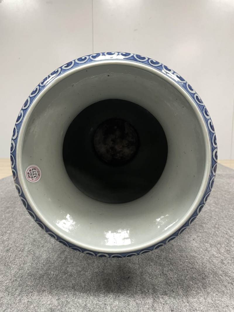 清中期 青花山水人物纹大灯笼瓶一对 - 图8