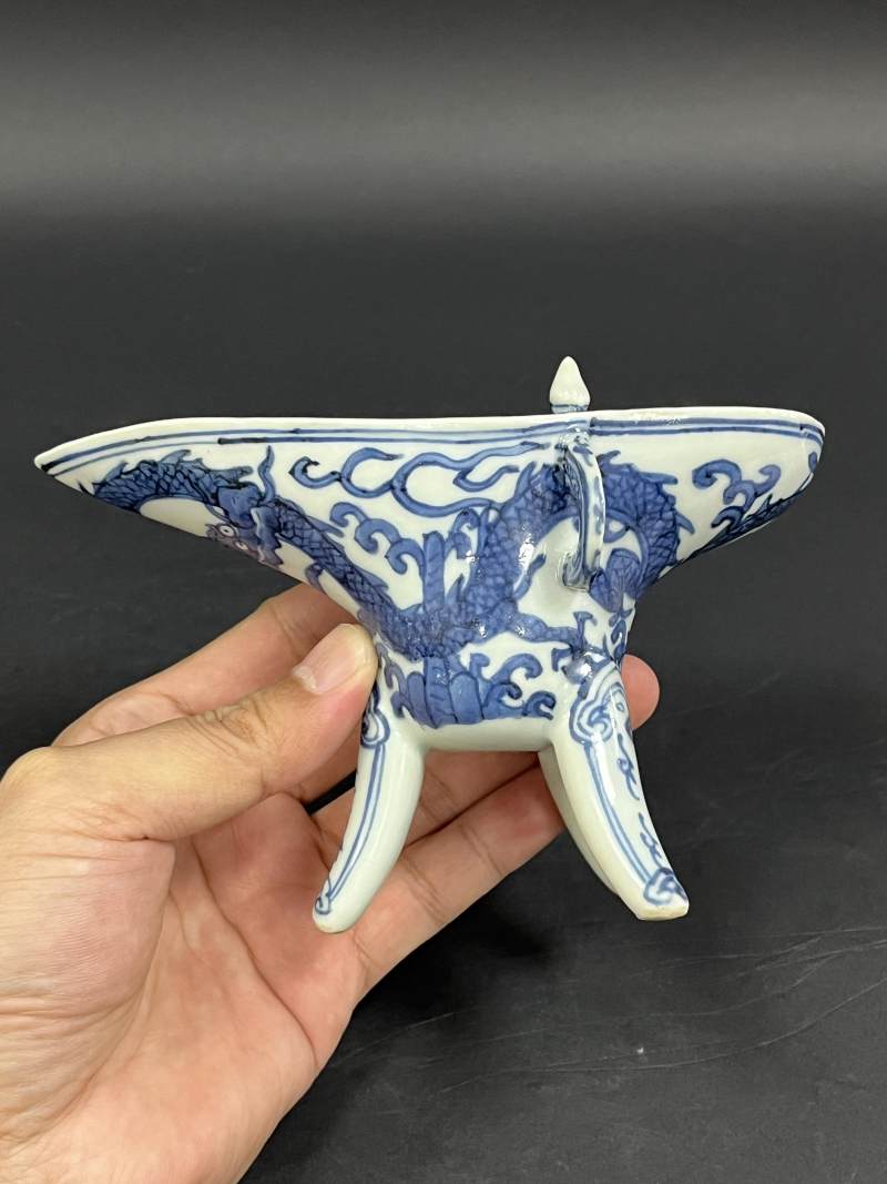 明嘉靖 青花云龙纹爵杯 - 图2