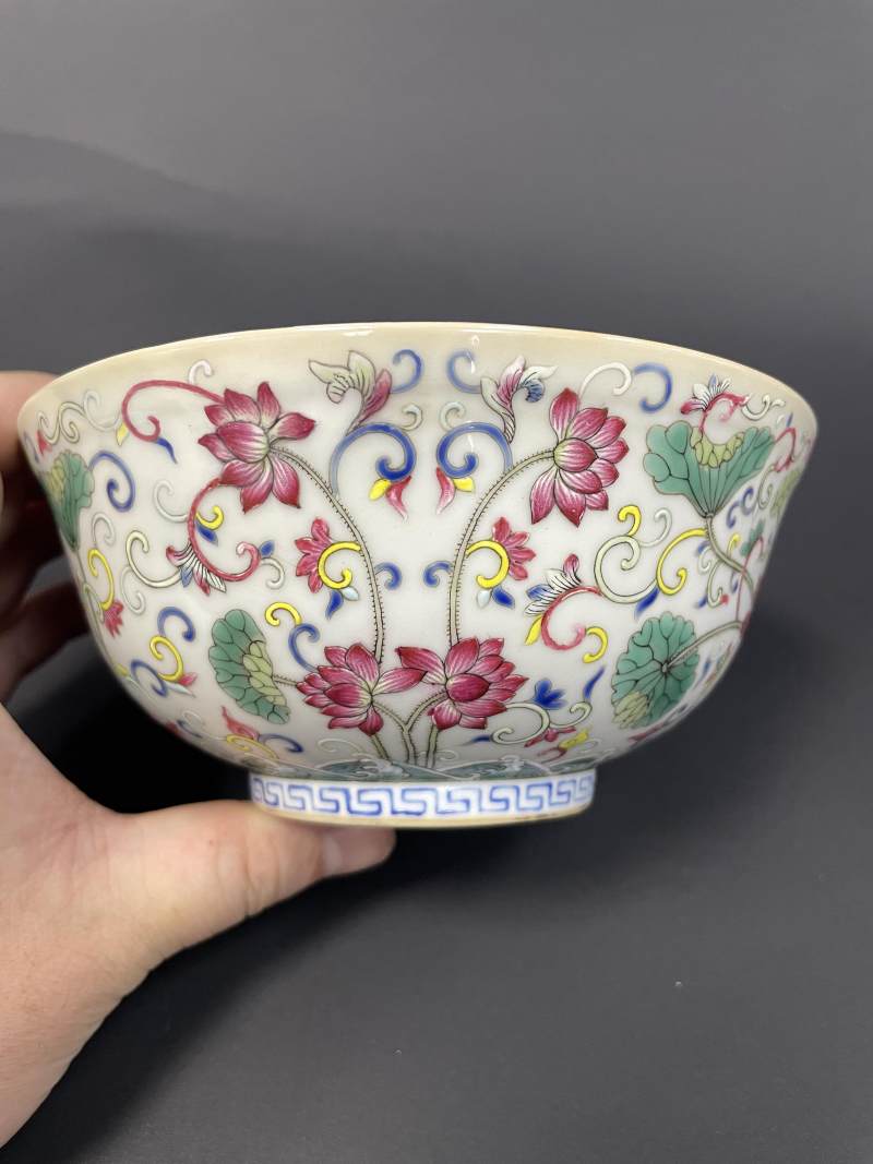 清宣统 内青花外粉彩荷塘图碗 - 图7