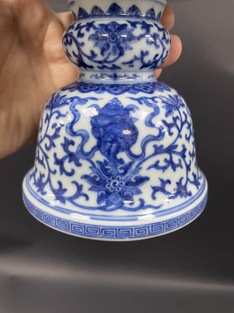 清道光 青花缠枝莲托八宝纹烛台 - 图13