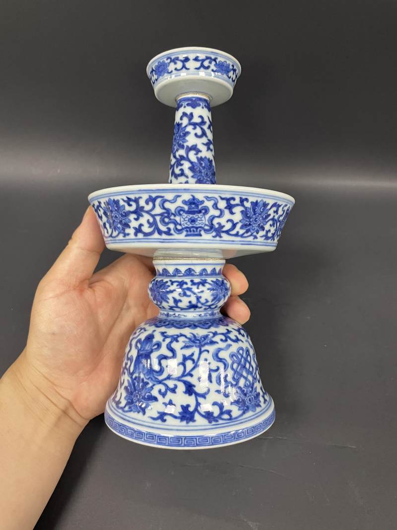 清道光 青花缠枝莲托八宝纹烛台 - 图4