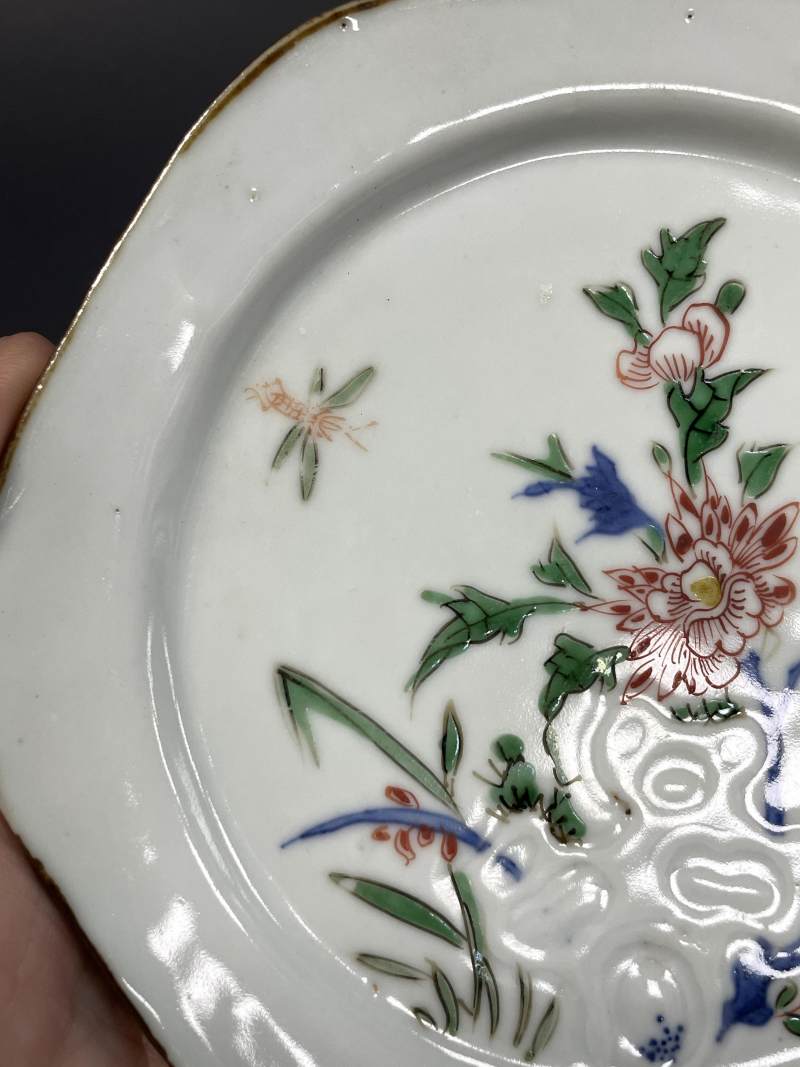 明天启 青花五彩洞石花卉纹盘一对 - 图4