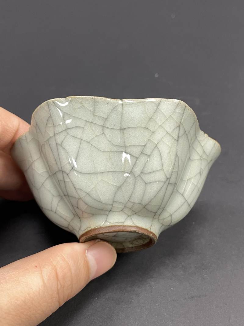 清早期 仿哥釉花口杯 - 图4