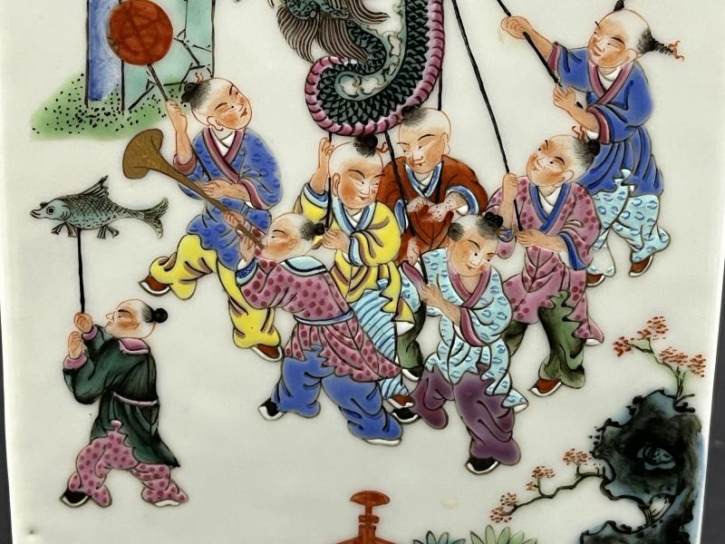 民国 粉彩百子婴戏图琮式瓶 - 图13