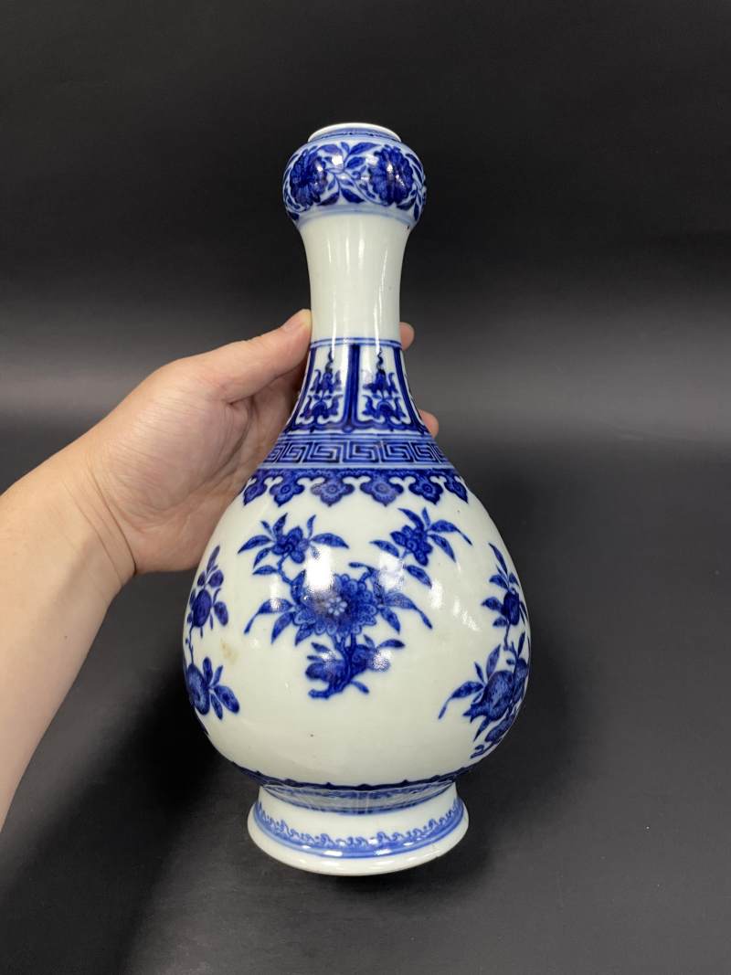 清中期 青花折枝花果纹蒜头瓶 - 图3