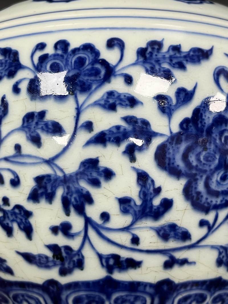 清乾隆 青花缠枝莲纹赏瓶 - 图15