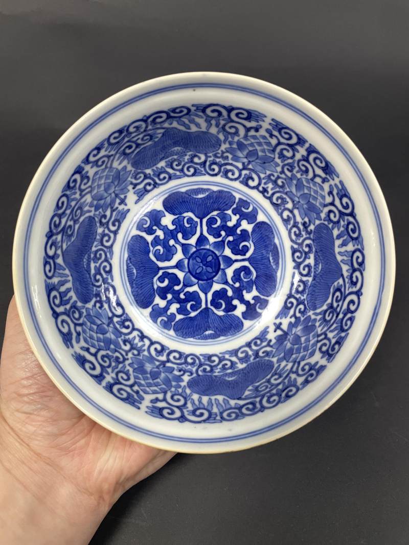 清宣统 内青花外粉彩荷塘图碗 - 图8