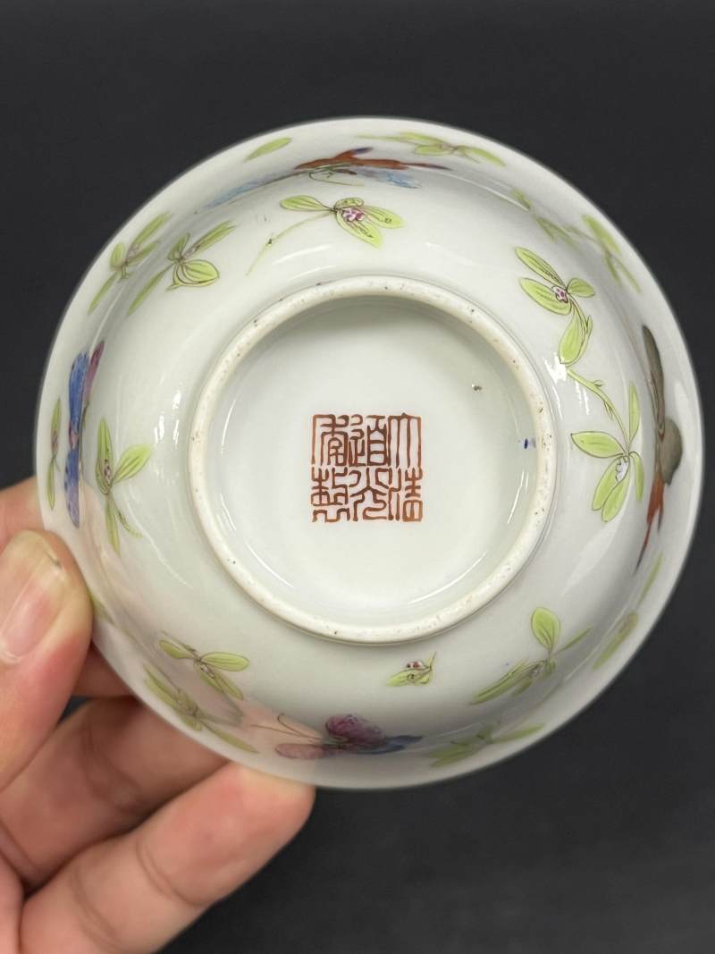 清道光 粉彩花蝶纹茶圆一对 - 图6