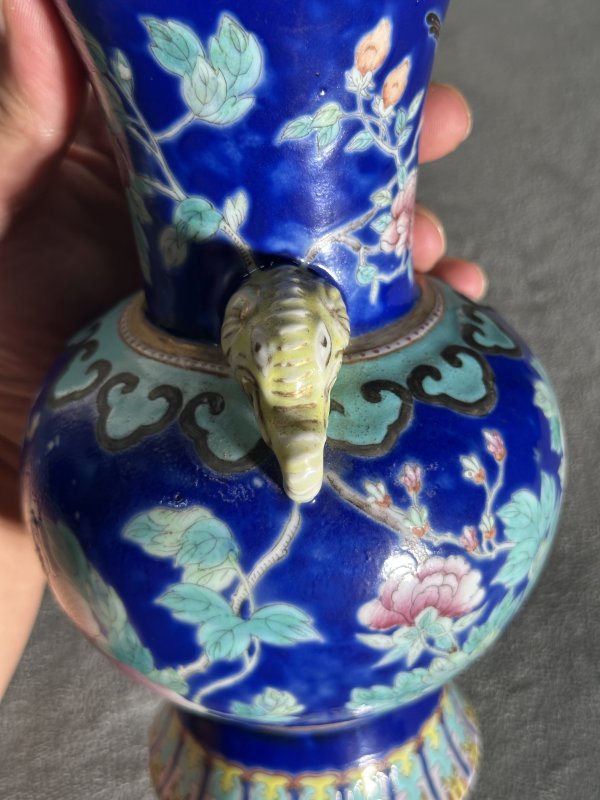 清光绪 蓝地粉彩喜鹊登梅象耳尊 - 图9