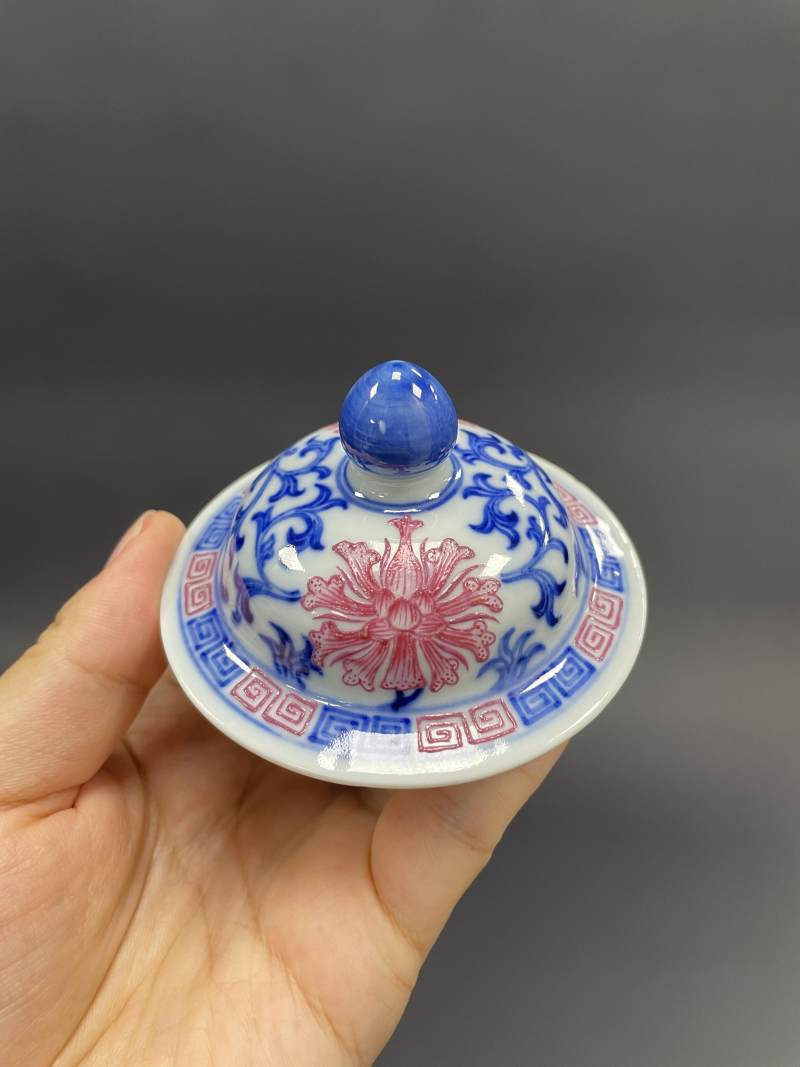清中期 青花胭脂红缠枝莲纹灯笼瓶 - 图15
