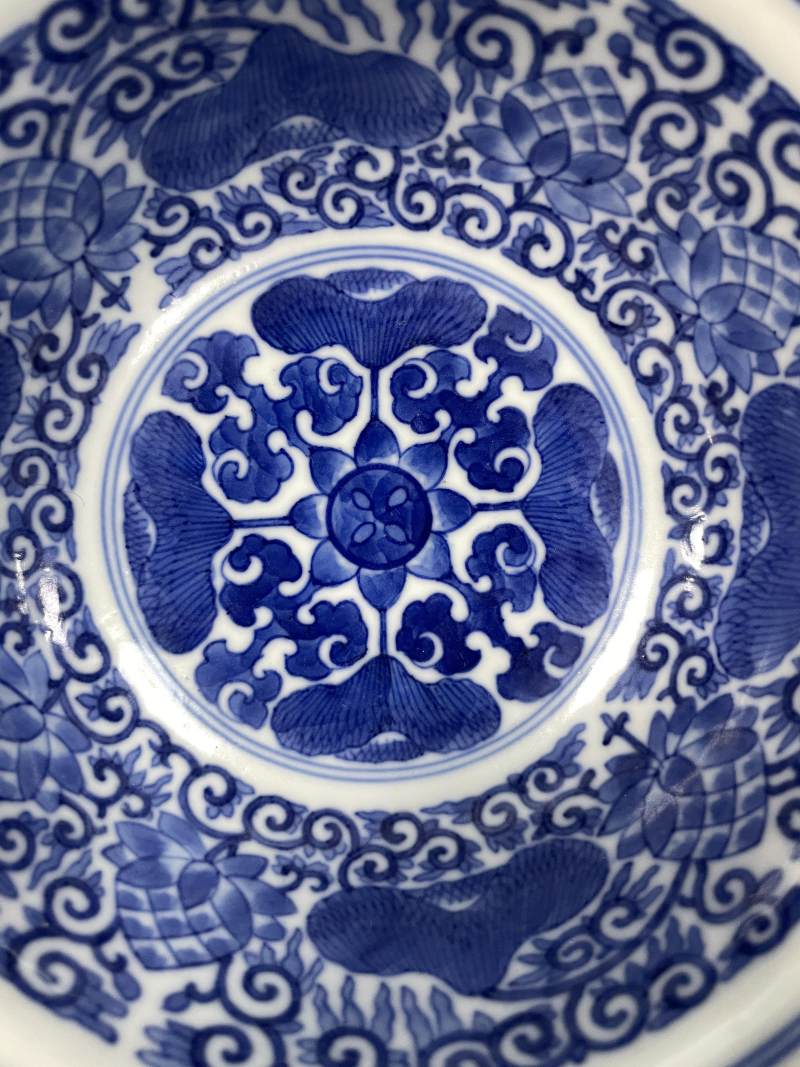 清宣统 内青花外粉彩荷塘图碗 - 图9